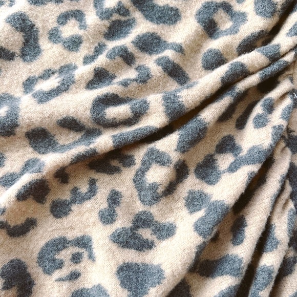 NWT soft mocha & black cheetah spot print mini long sleeve ruched sweater dress - Picture 4 of 10